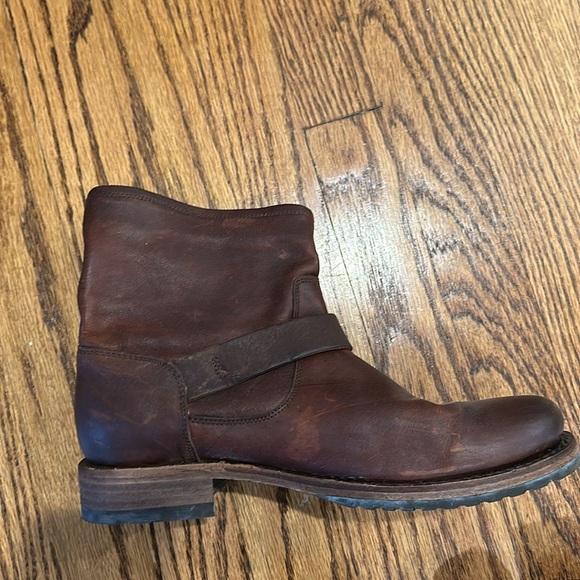 Frye Veronica Bootie in Redwood size 10 - Picture 6 of 7